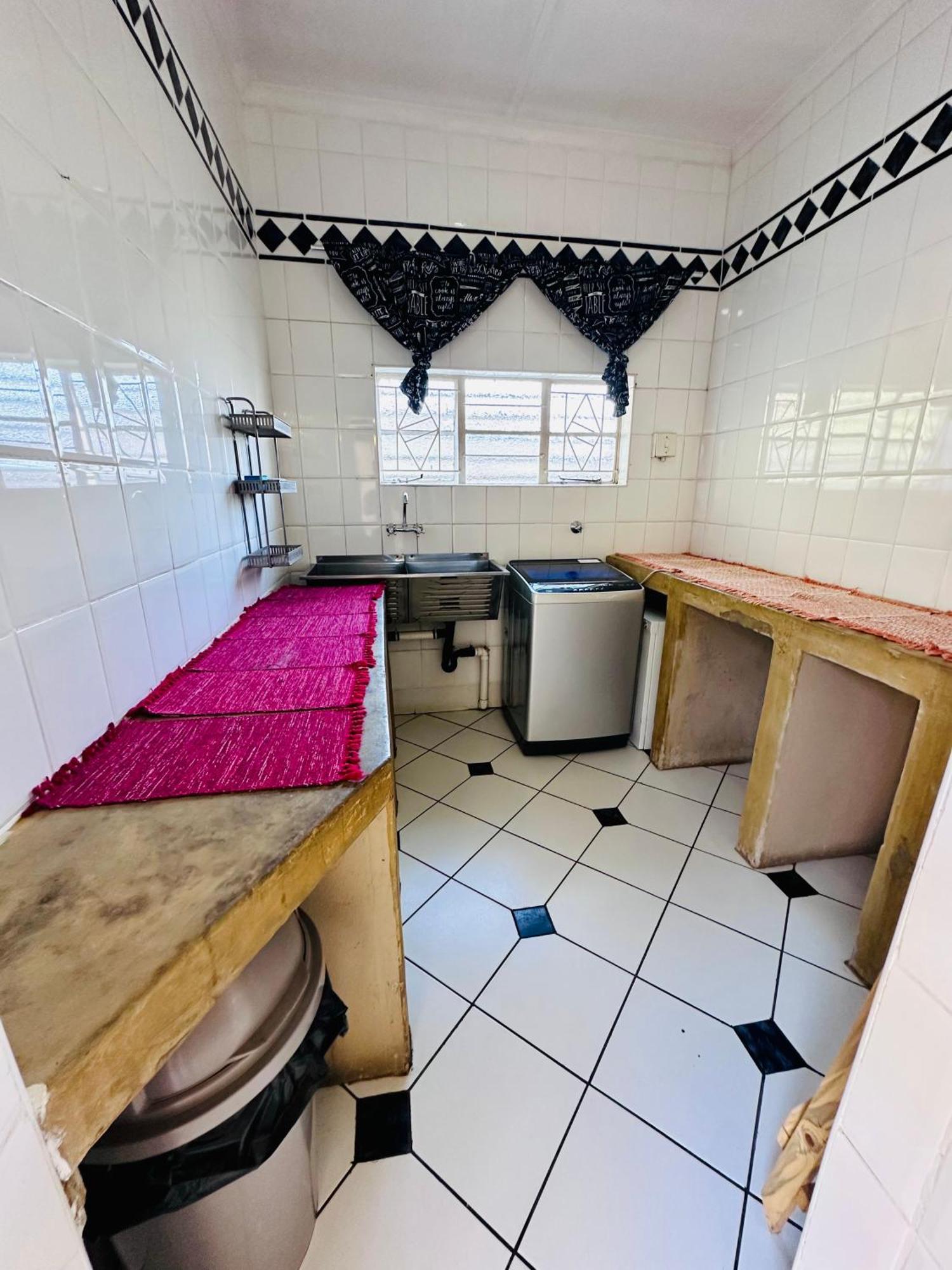 49Onmain Self Catering Holiday Home Sabie Bagian luar foto